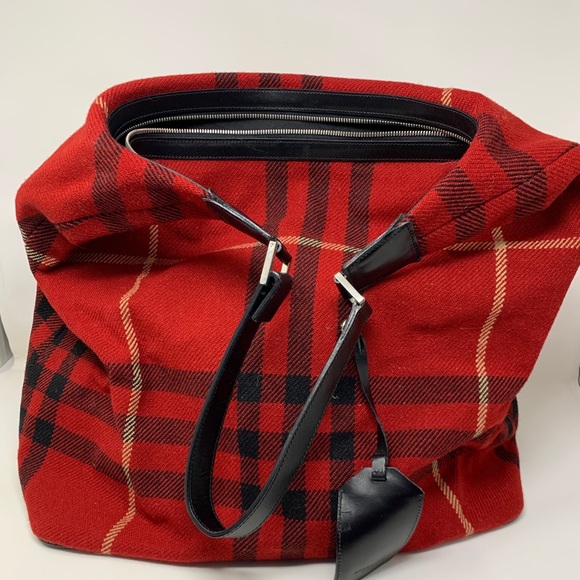 Burberry Handbags - Authentic Burberry XL weekender